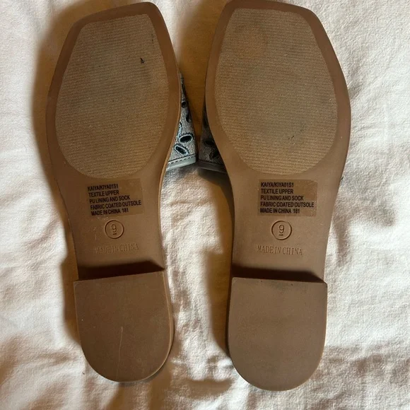 NWOT STEVE MADDEN NOLITTA EMBROIDERED EYELET SLIDE SANDAL IN DENIM SIZE 9 - Picture 3 of 4